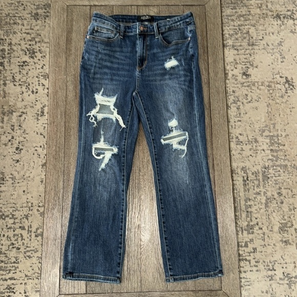 Judy Blue WALNUT CREEK MID RISE CROPPED STRAIGHT - Picture 1 of 10